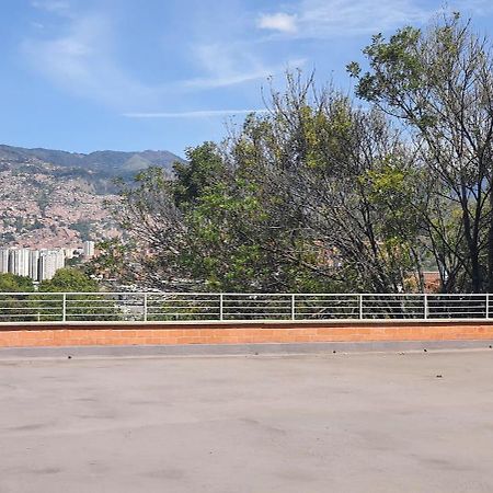 Apartamento Cerca A Plaza Mayor Medellín Exterior foto